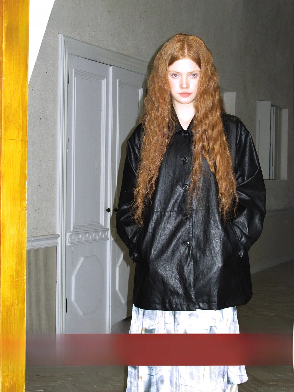 Unsoyao オフィス木製ローズテクスチャ明るいPUレザー薄手コート襟マットスレ女性用ジャケット通勤ファション