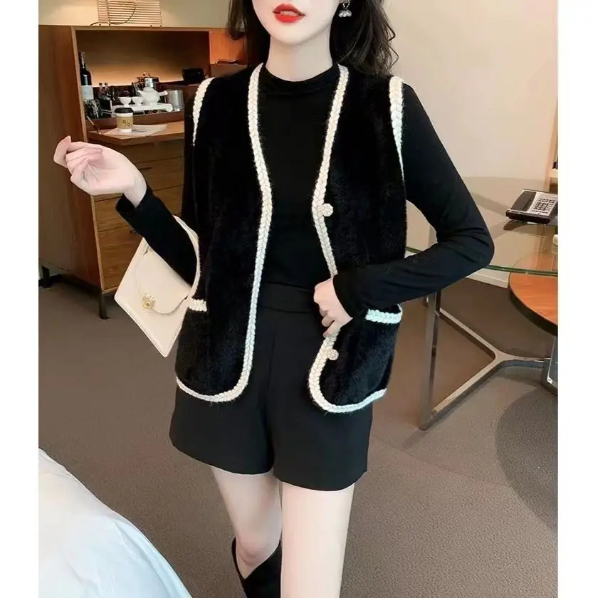 

Новый женский свободный и модный небольшой ароматный дизайн в западном стиле на осень и зиму 2024, модный топ на пуговицах с v-образным вырезом