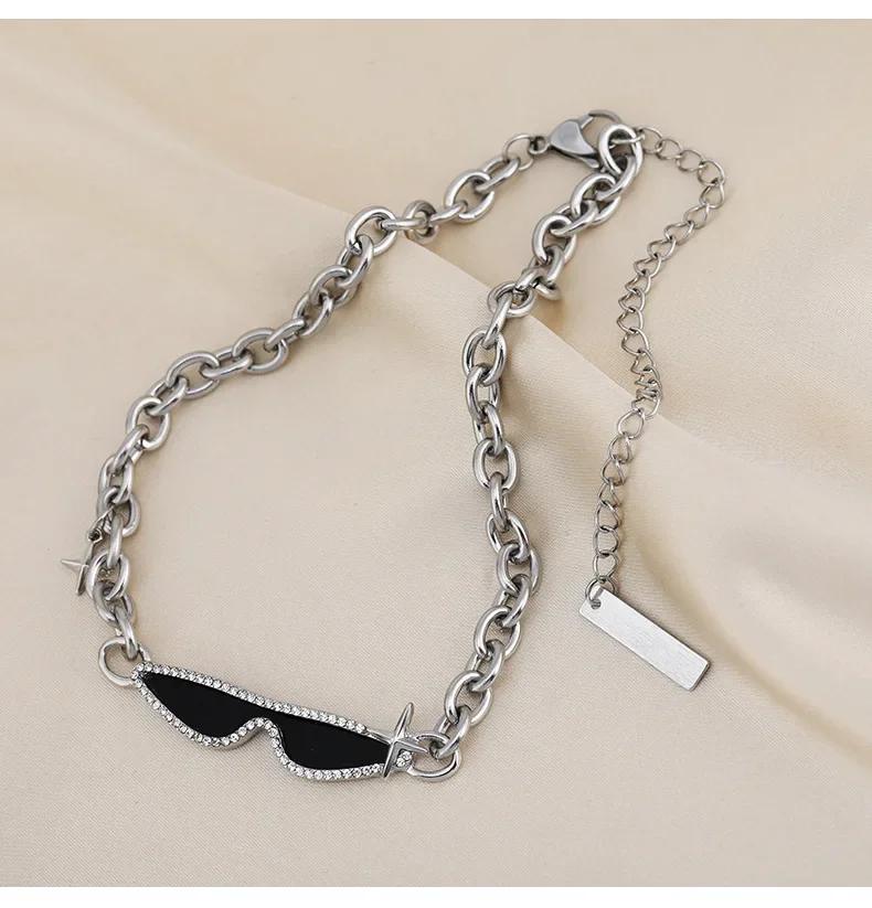 Nuove collane in acciaio al titanio, collane personalizzate sulla clavicola e collane in stile cool