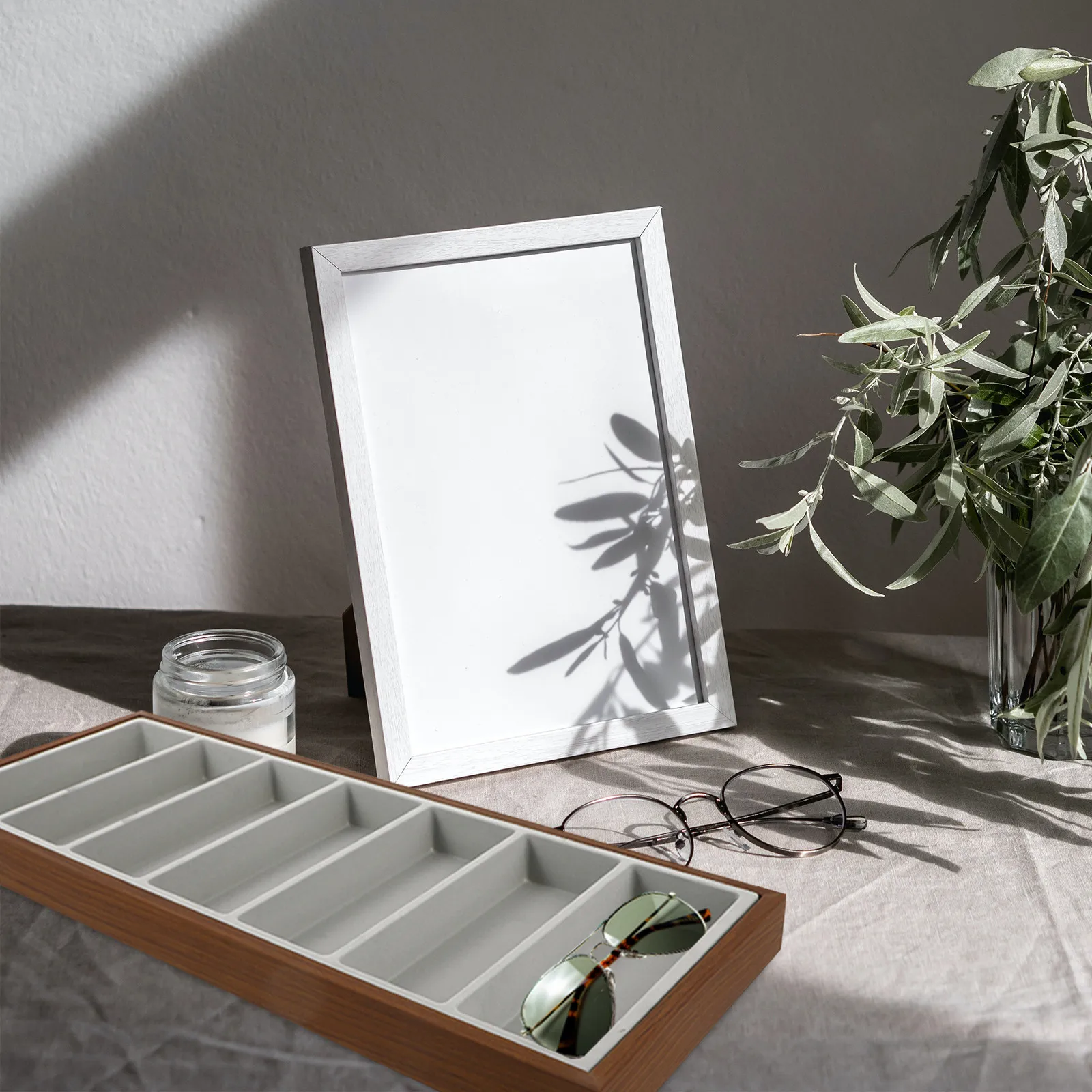 

1Pcs Wooden Eyewear Display Tray with 7 Compartments Gray Felt Lining for Sunglasses Storage and Retail Shop Presentation