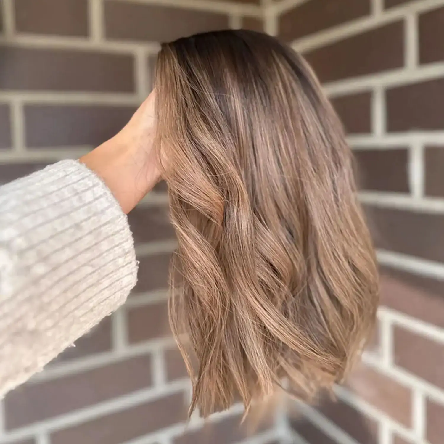 

Shoulder Ombre Medium Chestnut Brown Synthetic Lace Frontal Wigs Realistic Look HairlineLoose Wave Glueless Wigs On Clearance