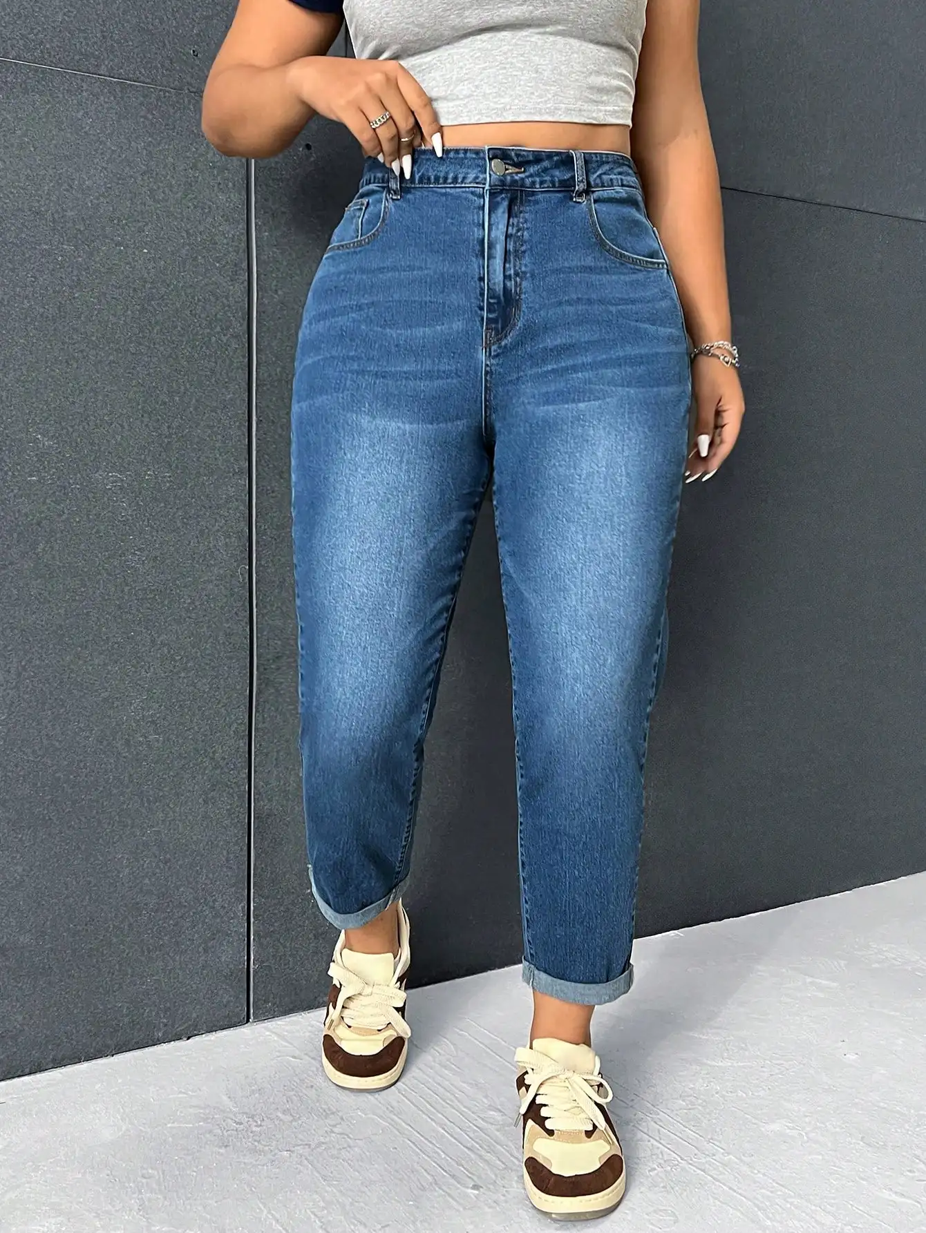 

Plus Size High Waist Straight Leg Denim Jeans with Pockets for Casual Wear
