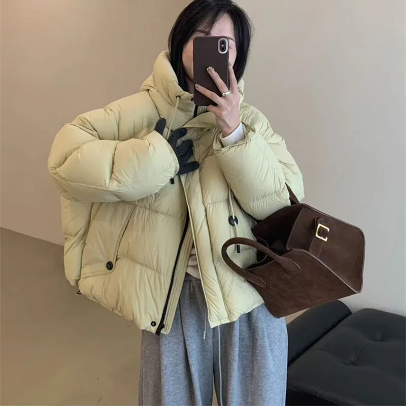 Piumino invernale da donna caldo 2025 Nuovo design alla moda Senso Piumino d'anatra bianco con cappuccio Piumino da donna stile corto H650