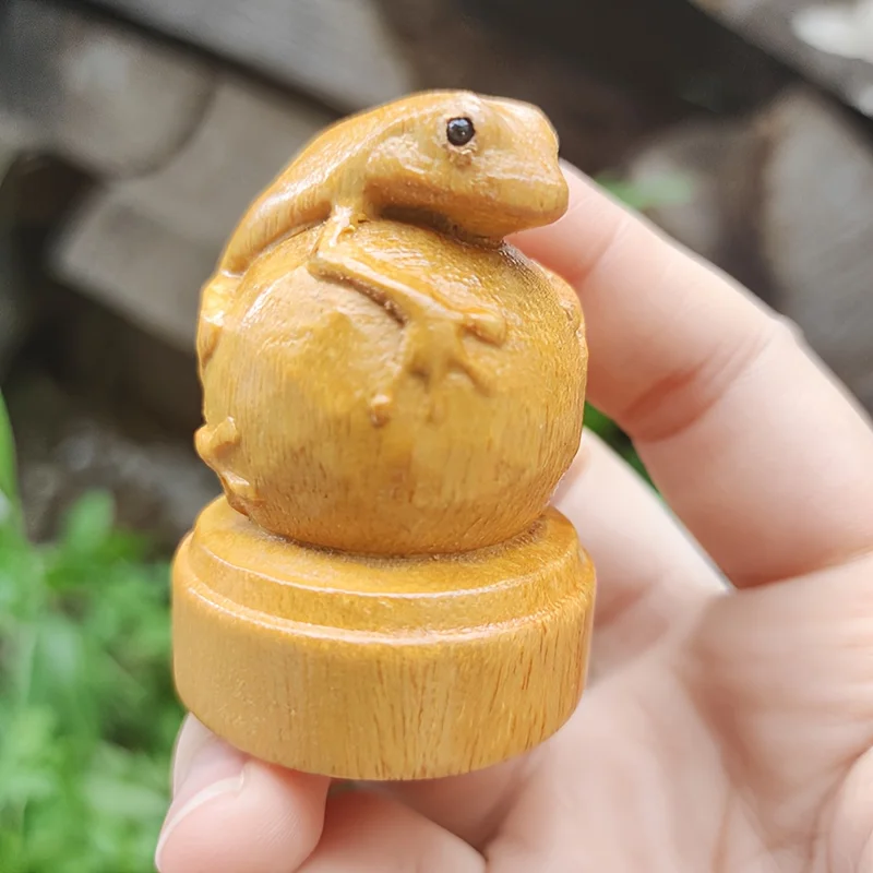 Wooden Hand-Carved Animal Frog Statue on a Stone Pedestal, Back-To-School Gift, New Year Gift, Birthday Gift, Christmas Gift, Halloween Decoration, Party Decoration, Creative Desktop Ornament