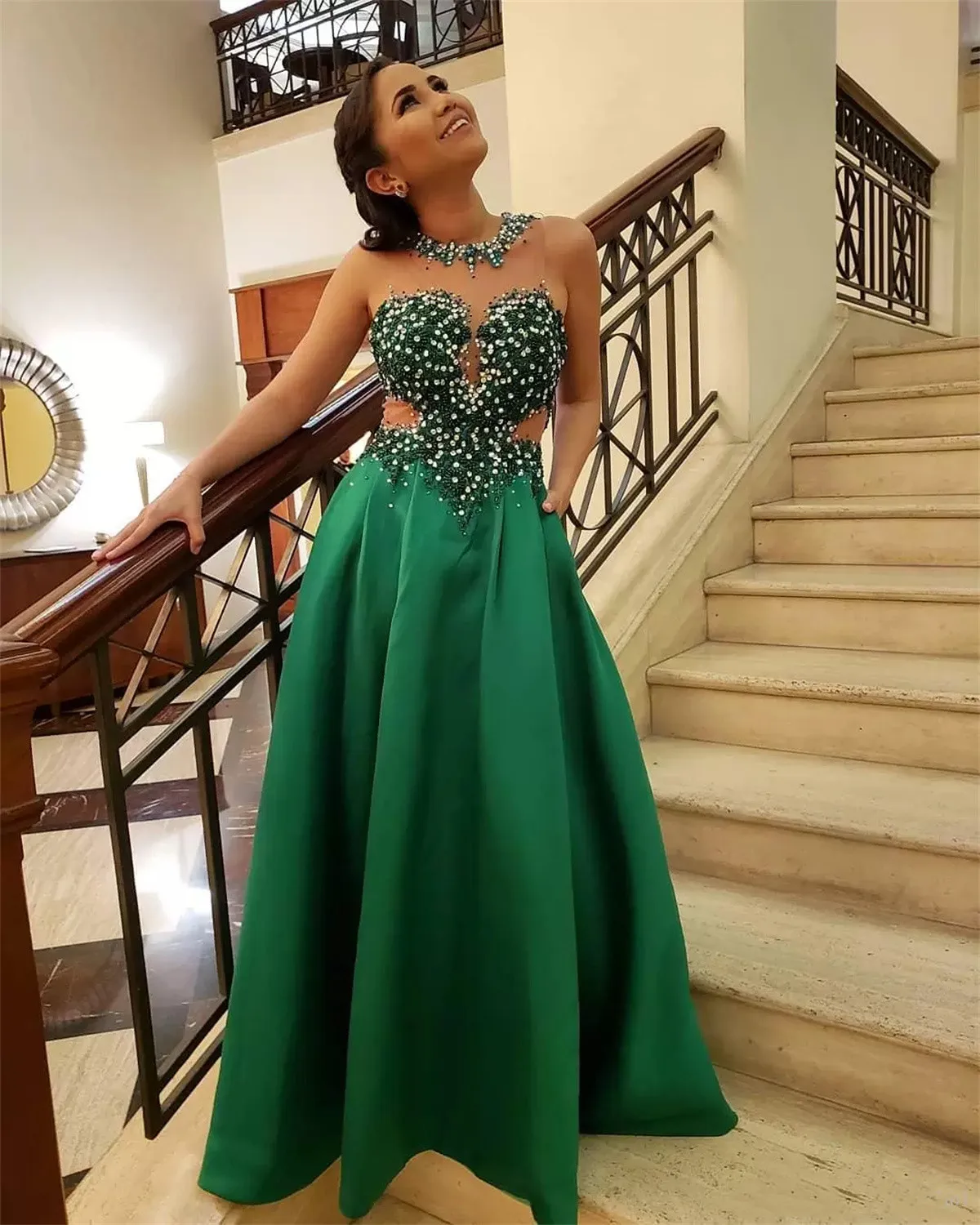 

Green Sleeveless Round Neck Wrought Appliqued Beaded Crystal Evening Dress Sheer Neck with Pockets Formal Occasion Gowns