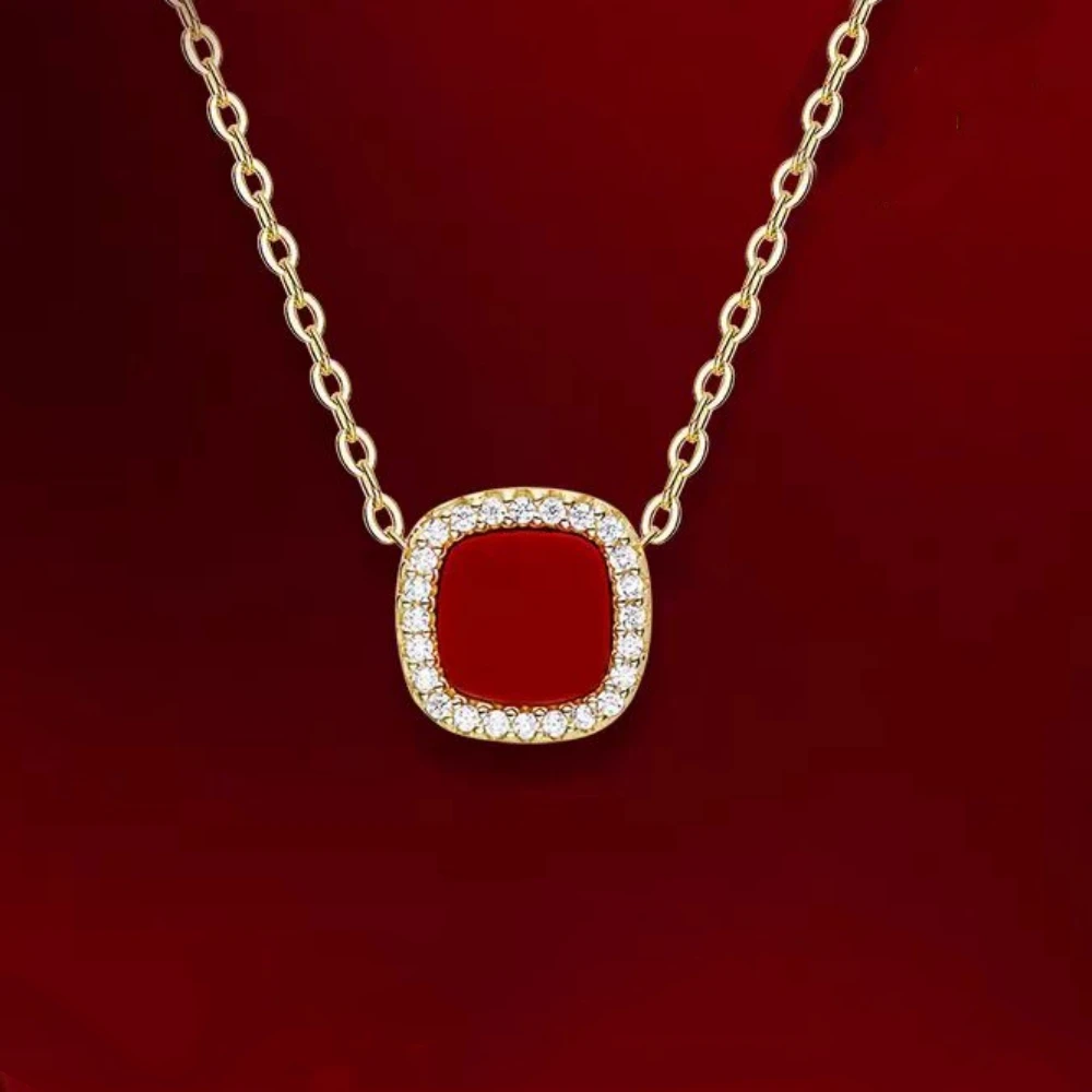 Zircon Rimmed Red Necklace Retro Coin Good Luck Signifies Elegant Light Luxury Collarbone Chain