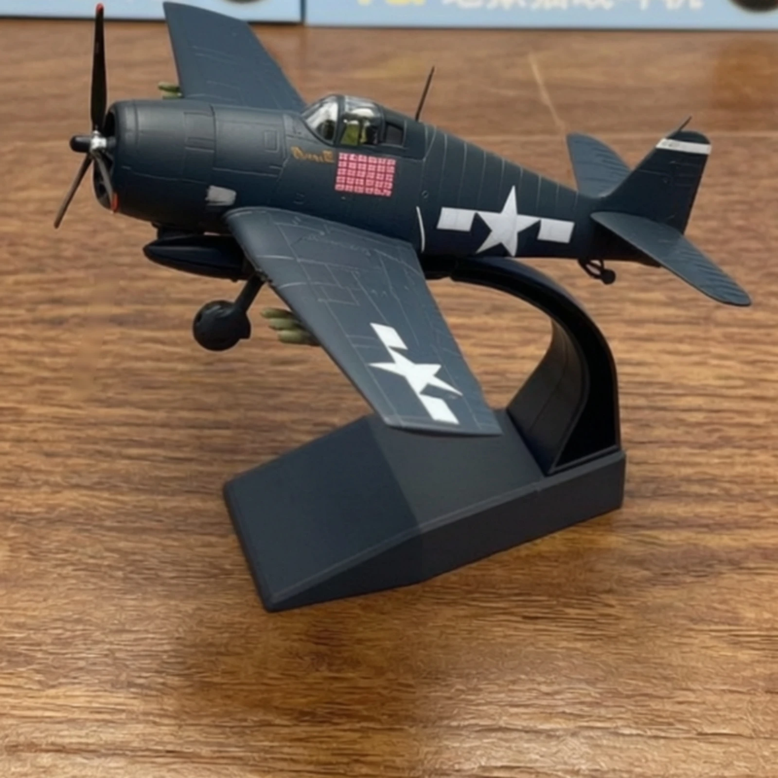 Modèle d'avion F6F Hellcat avec support de présentation, échelle 1:72, modèle d'avion F6F Hellcat statique pour collectionneurs, étagère, bureau