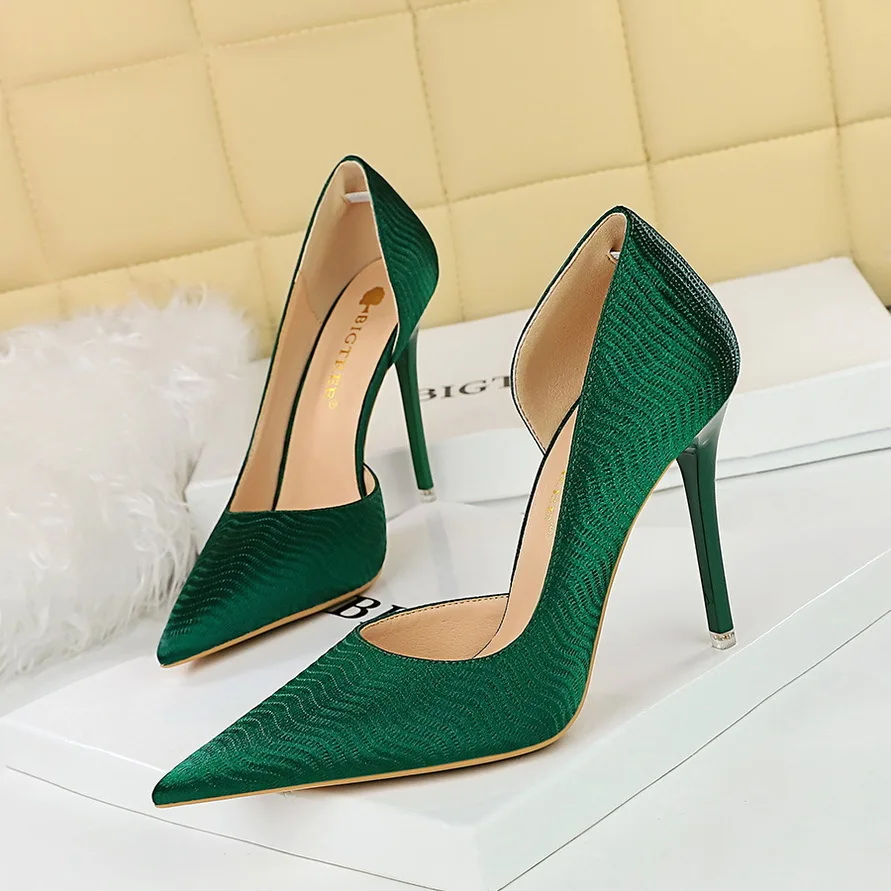 

Korean Banquet Slim Ultra High Heels Shallow Mouth Pointed Side Hollow Embossed Satin Single Wedding Shoes Pumps туфли женские