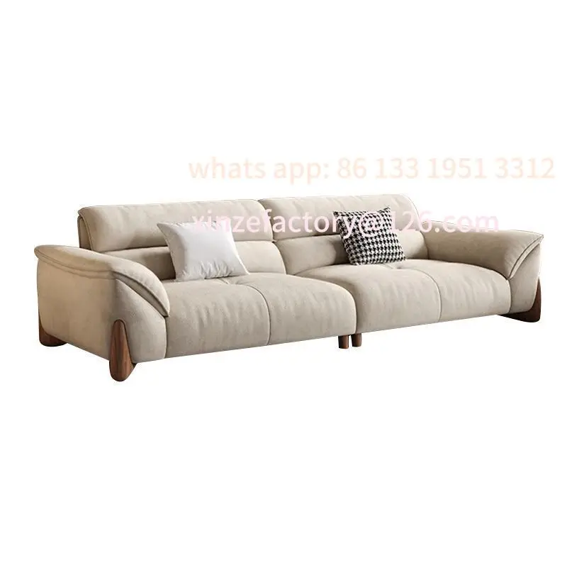 غرفة معيشة بسيطة وحديثة قابلة للتخصيص، شقة صغيرة، صف مستقيم، أريكة قماشية بتقنية الرياح الكريمية