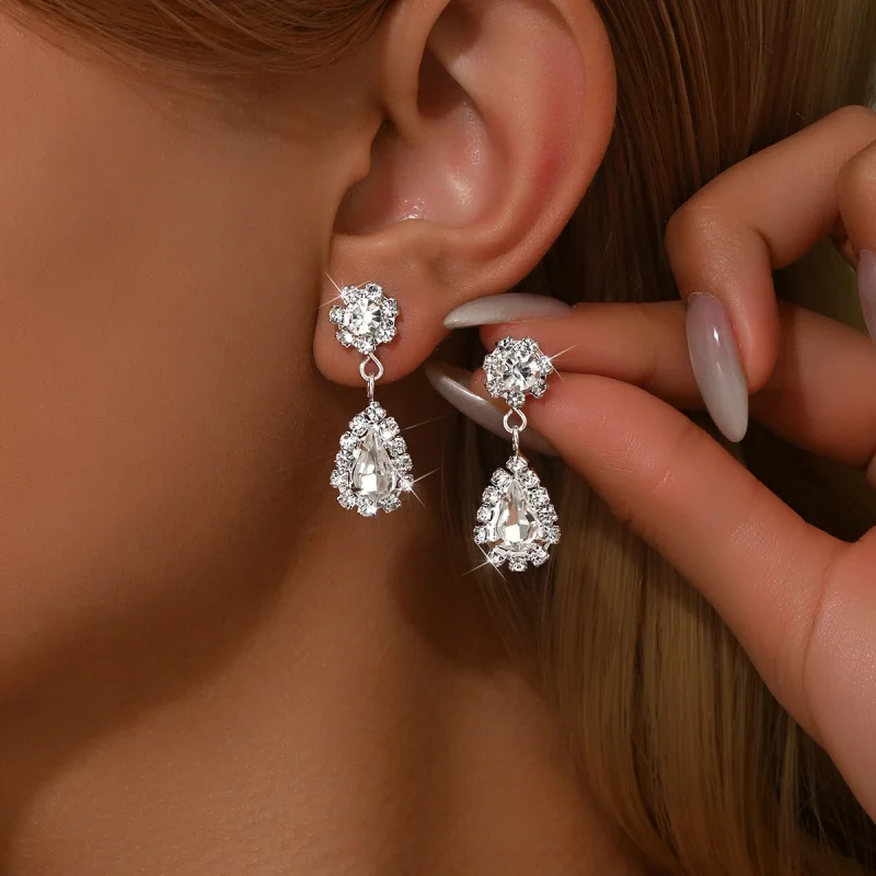 

Light Luxury New Water Drop Shape Super Shiny Elegant New High-end Face Slimming Earrings Fashion Jewelry Earrings for Women