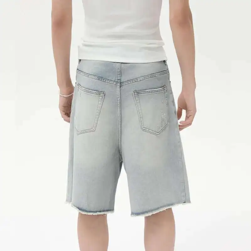 موضة صيف 2025 الجديدة للرجال سراويل جورتس ذات تصميم مهترئ سراويل من قماش الدنيم الخام Selvedge فوق الركبة قيعان رجالية