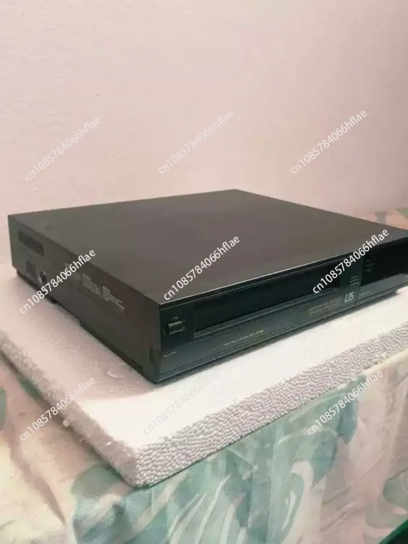L15 Vintage VHS Cassette Player, Classic‑Format Home Video Tape Recorder for Old‑Tape Playback