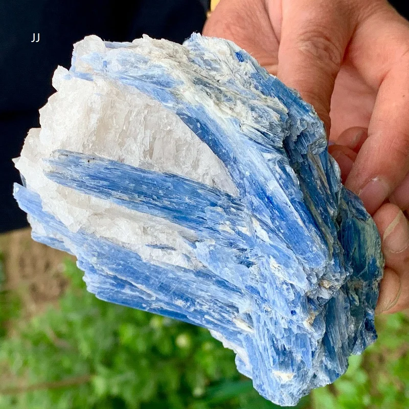 KYANITE MINERAL SPECIMEN 3