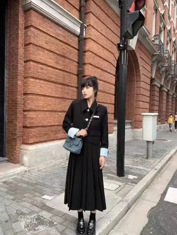 Ensemble deux pièces veste et jupe de costume noir pour femme