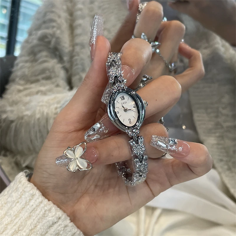 Klein en voortreffelijk smaragdgroen dameshorloge artistiek en elegant een nieuw dameshorloge in 2025-stijl, hoogwaardig luxe polshorloge