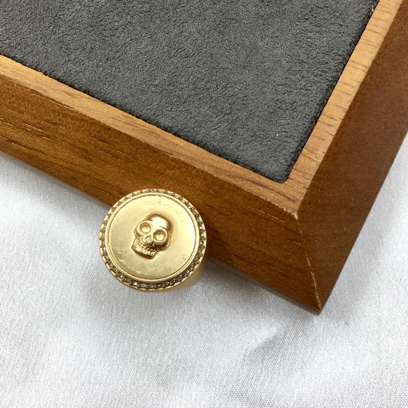 

Кольцо из нержавеющей стали с темным панк-черепом