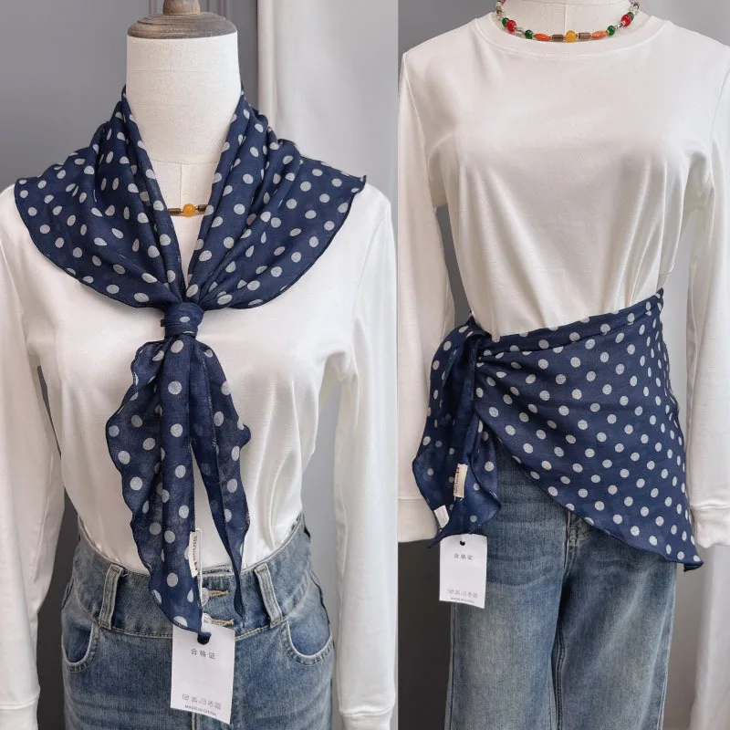 

Повседневный и модный женский большой шарф с мелким горошком, двусторонний, двухслойный, с принтом и слегка подвернутыми краями.