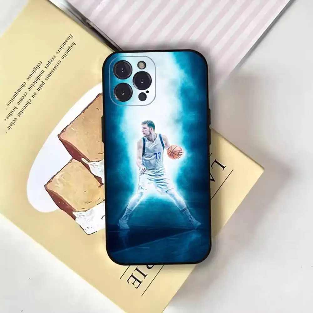 حافظة هاتف Luka Doncic لكرة السلة لهاتف iPhone16,15,14,13,12,11 Plus,Pro Max,XS,X,XR,SE,Mini,8,7,Soft Black Cover