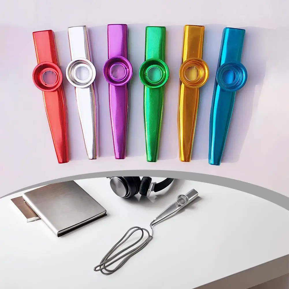 1 pz Mini Kazoo In Metallo Con 10 Diaframmi Cinghia Copertura Antipolvere Per Principianti Classe di Musica Del Capretto Facile Cambio di Tono Regalo Di Compleanno Portatile