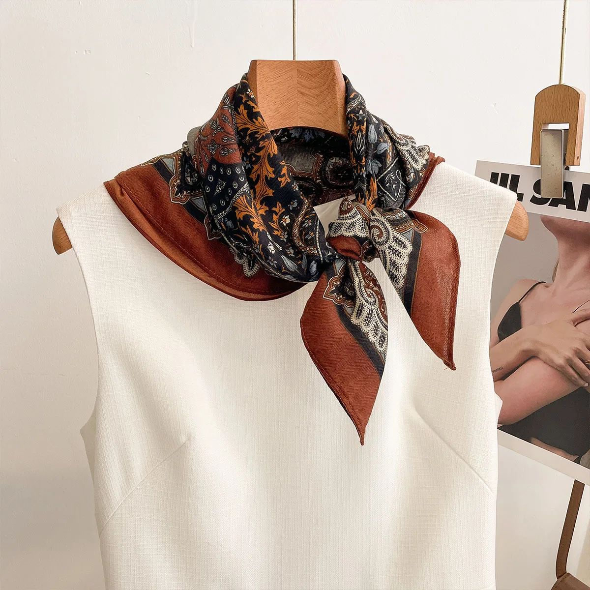 

Foulards Femme Luxury Square Silk Scarf Hijab Neckerchief Headscarf Bandana Female Hair Bands Accesories Shawl Wraps Ribbon
