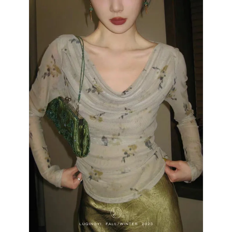 

Women's New Spliced pullover V-neck Slim Fit Inner Printed Long-sleeved T-shirt Top