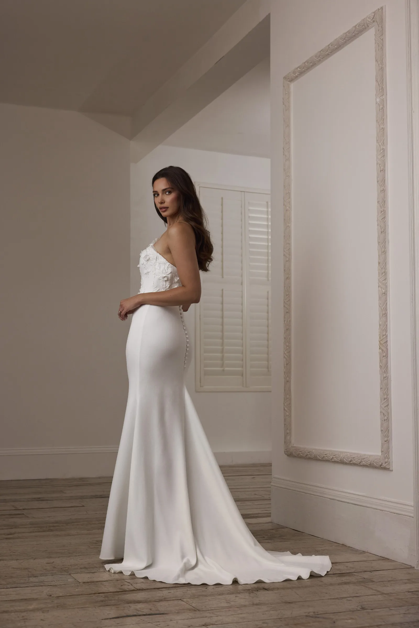 Customized 2026 New Ladies' Elegant Mermaid Wedding Dress with Single Shoulder Sleeve Satin Decal Decoration Vestido De Noiva