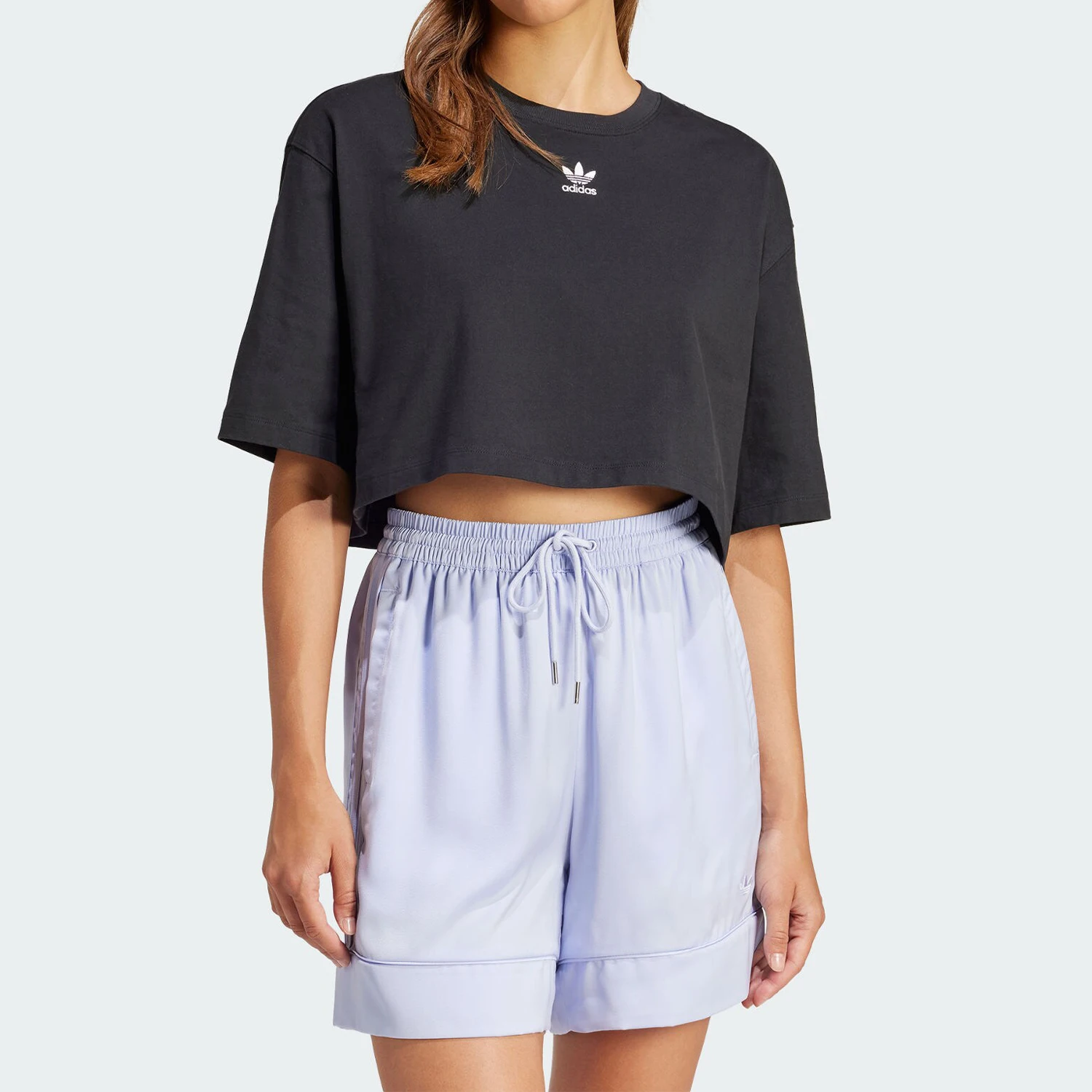 

Официальная аутентичная женская короткая спортивная футболка Adidas с тремя полосками IT9887