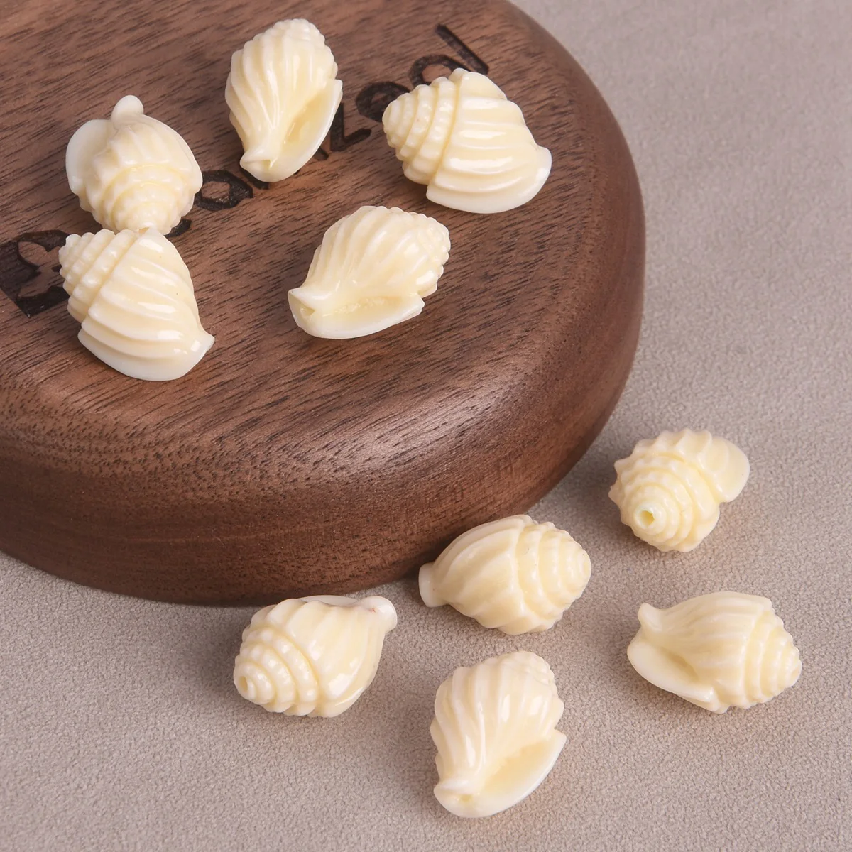 10pcs Conch Sea Snail Shape 17x13mm Cream Beige Color Artificial Coral Loose Beads For Jewelry Making DIY Crafts Findings