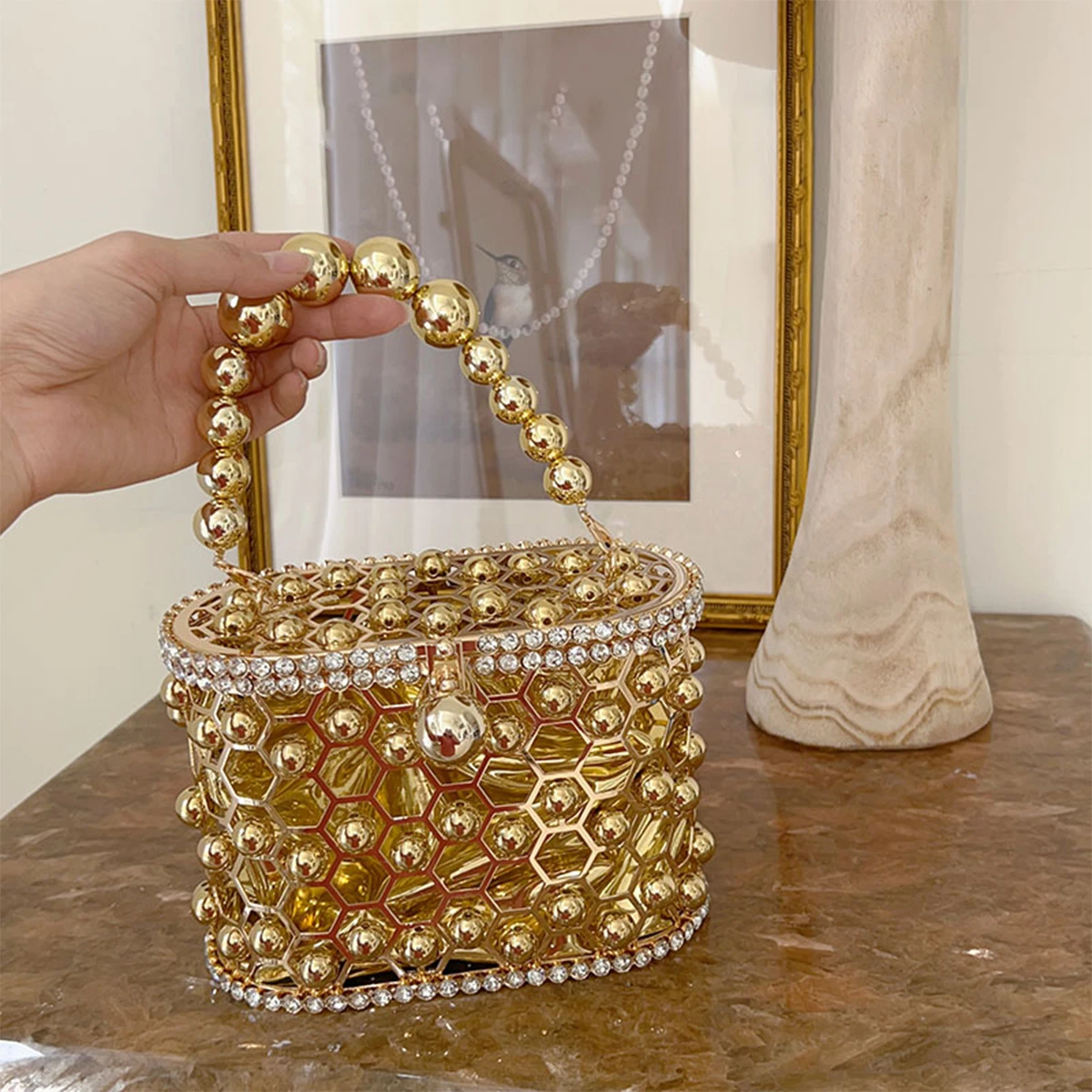 新しいデザイナーレディースハンドバッグ鳥かごパールストラップ付き人気のファッション女性のバケットクラッチ結婚式用