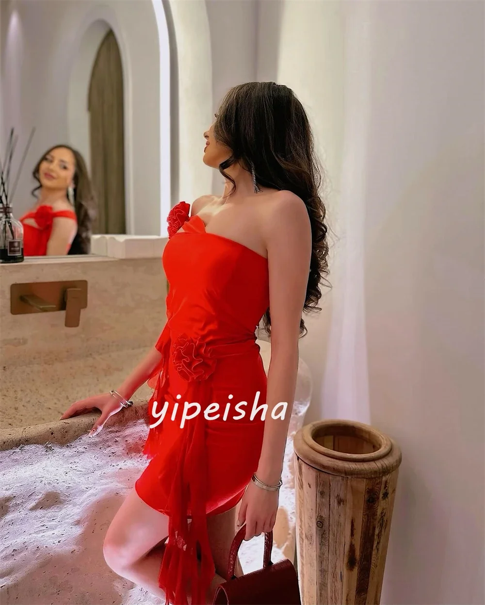 Sukienki na zamówienie: Sukienka na wesele, imprezę, mini, w kształcie litery A, z jednym ramieniem, z marszczeniami w kwiaty, szyta na miarę.