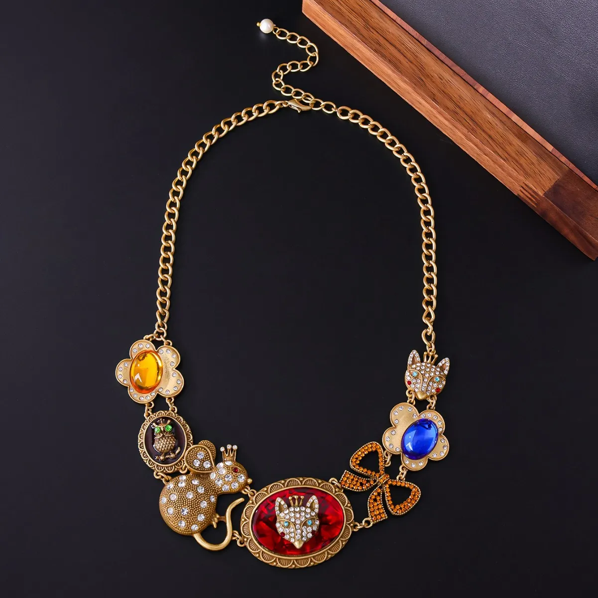 Medieval vintage enamel animal flower necklace design exquisite claviclenecklace diamond pendant