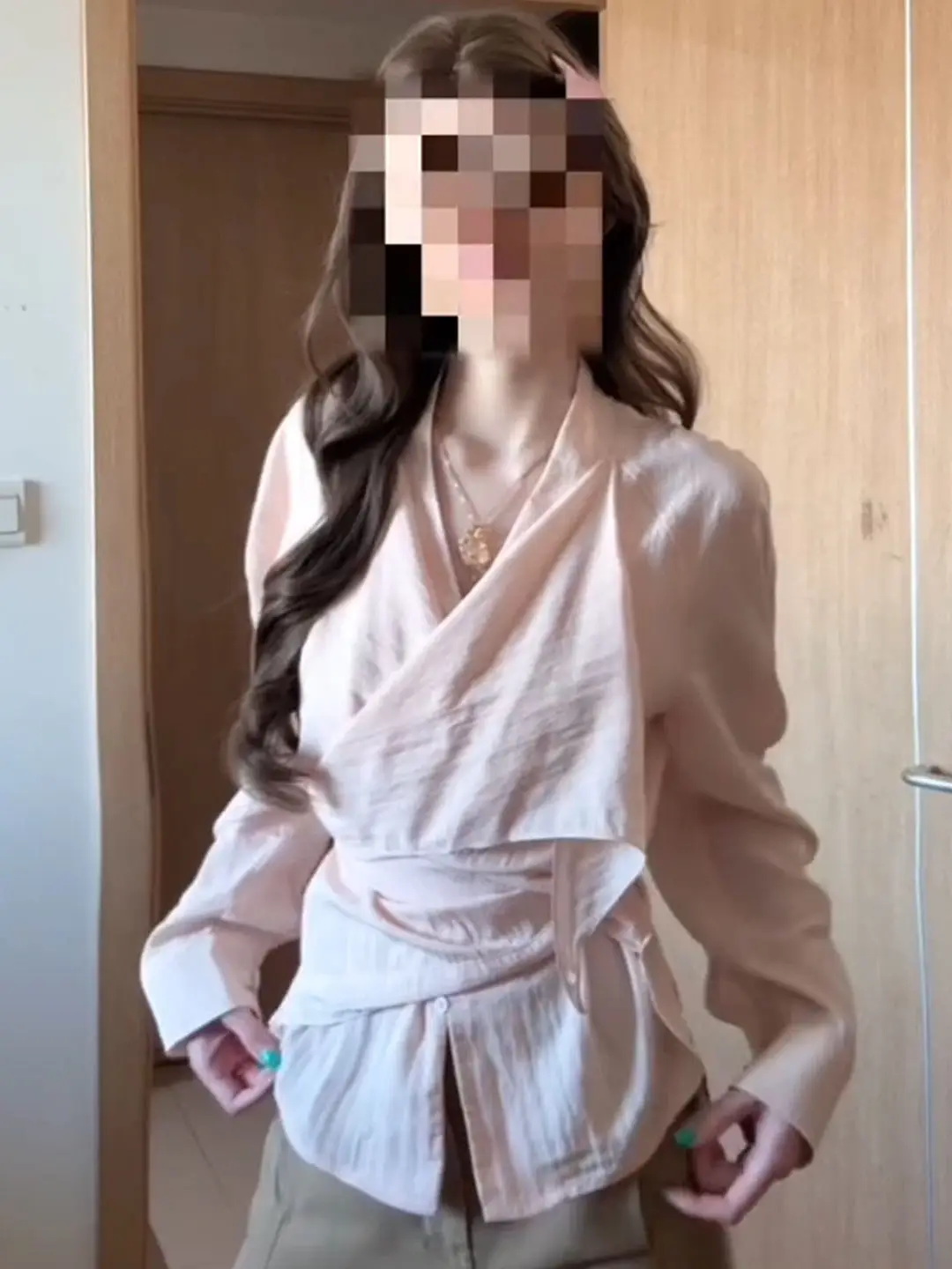 

Elegant V-Neck Waist-Cut Shirt Women's Sweet Unique Design Summer Gentle Softness Luxury Top Breathable Polyester Fiber