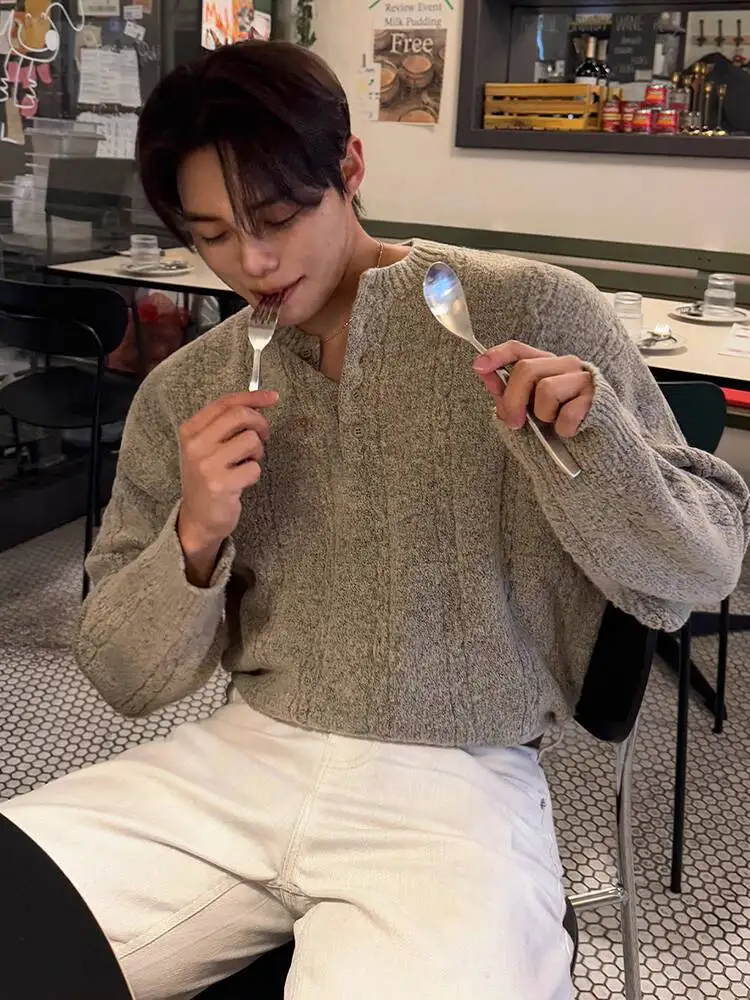 

SYUHGFA 2025 зимние простые мужские свитера, однотонные пуловеры с пуговицами и круглым воротником, вязаный топ, свободная мужская одежда