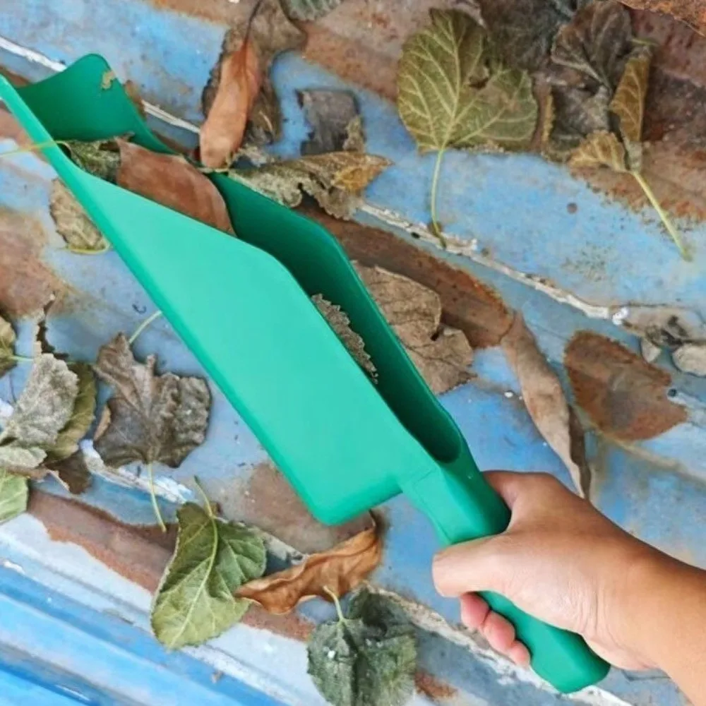 Multi Use Gutter Cleaning Tool Non-Slip Plastic Roof Cleaning Tool Large Capacity Flex Fit Design Gutter Scoop Shovel