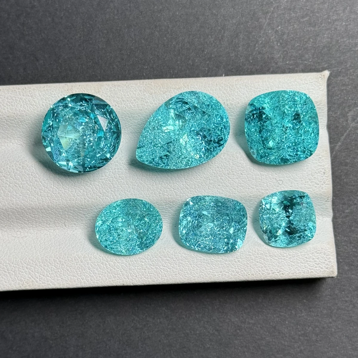Mosangna Lab-dyrkede Paraiba Sten - Ædelstene