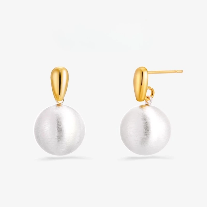 كرة صغيرة S925 أقراط إبرة فضية أنثوية خفيفة فاخرة متعددة الاستخدامات تصميم أقراط متخصصة ذات إحساس متقدم