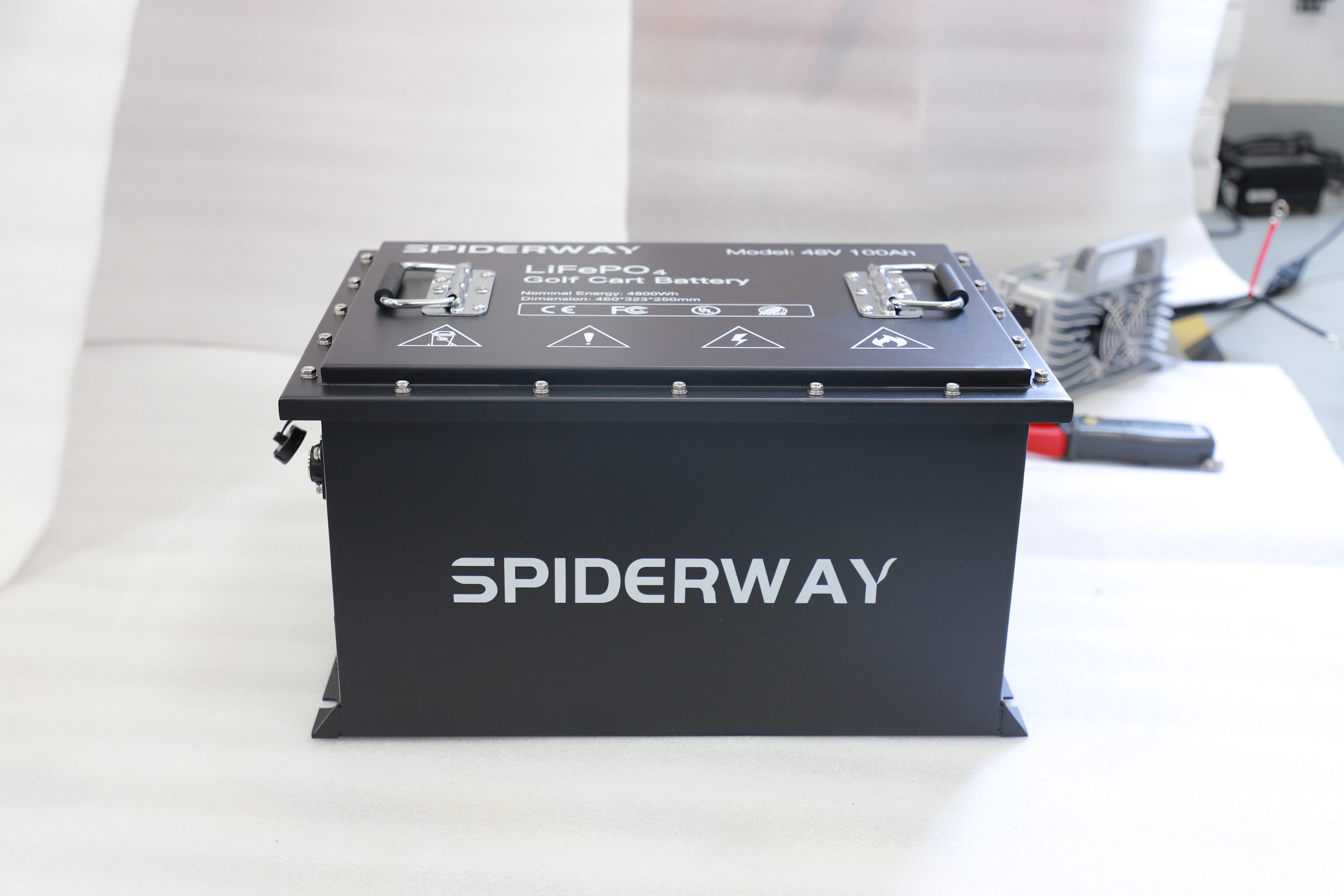 

48 В (51,2 В) 105 Ач литиевая батарея для тележки для гольфа Встроенный Smart 200 А BMS 6000 + циклы 12,8 кВт IP67 Замена свинцово-кислотных аккумуляторов