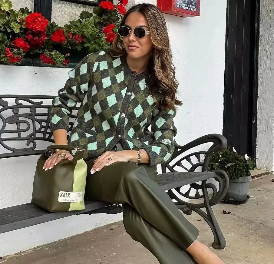 KONDALA 2024 الخريف الشتاء Argyle محبوك النساء البلوزات موضة خمر الخامس الرقبة واحدة الصدر أنيقة السيدات المفتوحة البلوزات