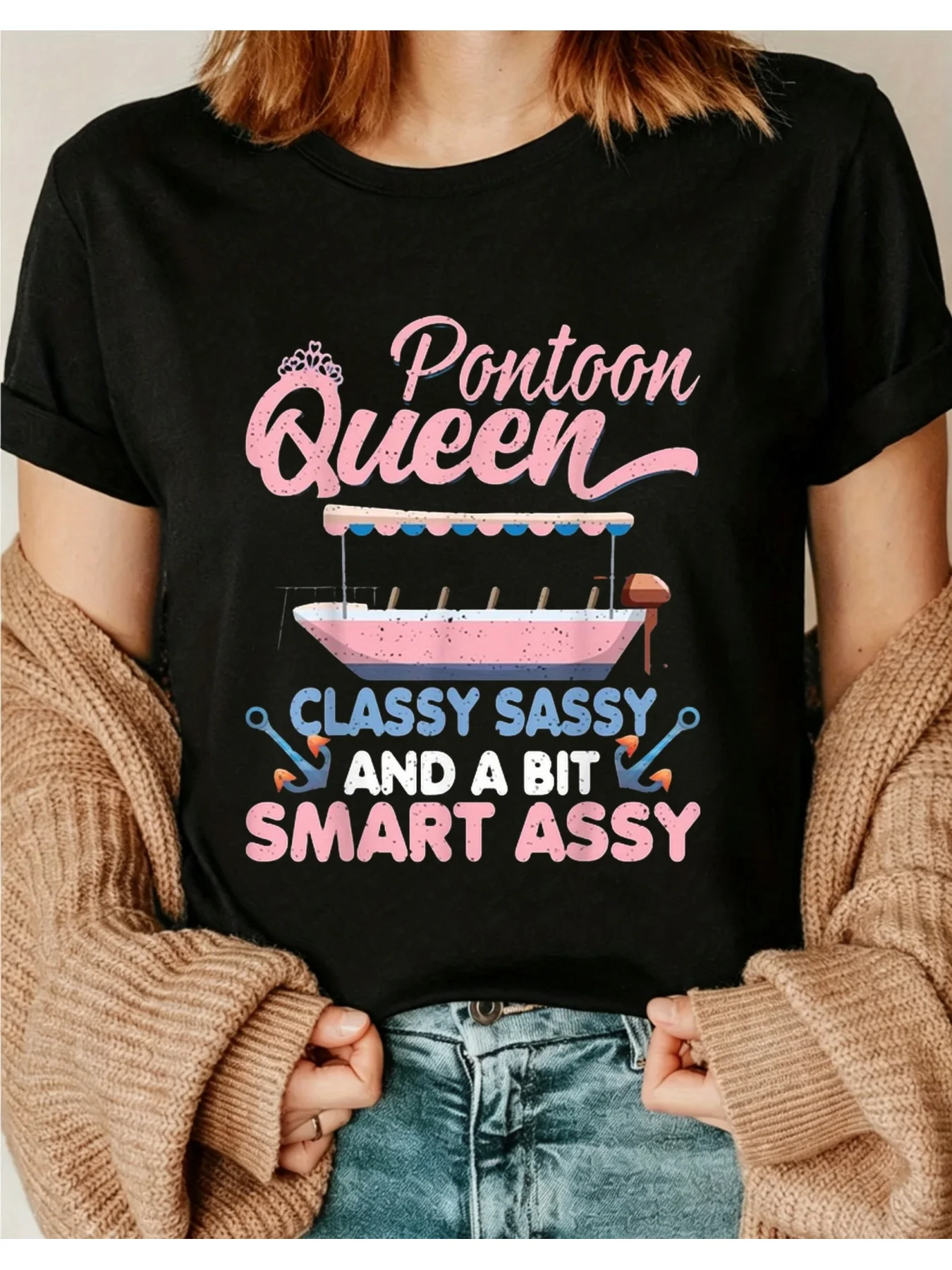 Pontoon Boat Queen Gift, Suitable for Pontoon Boat Moms, Women, and Lovers T-Shirt, Unisex Outdoor T-Shirt, I0 Round Neck Short-Sleeve Top, Suitable for All Seasons, Casual and Versatile