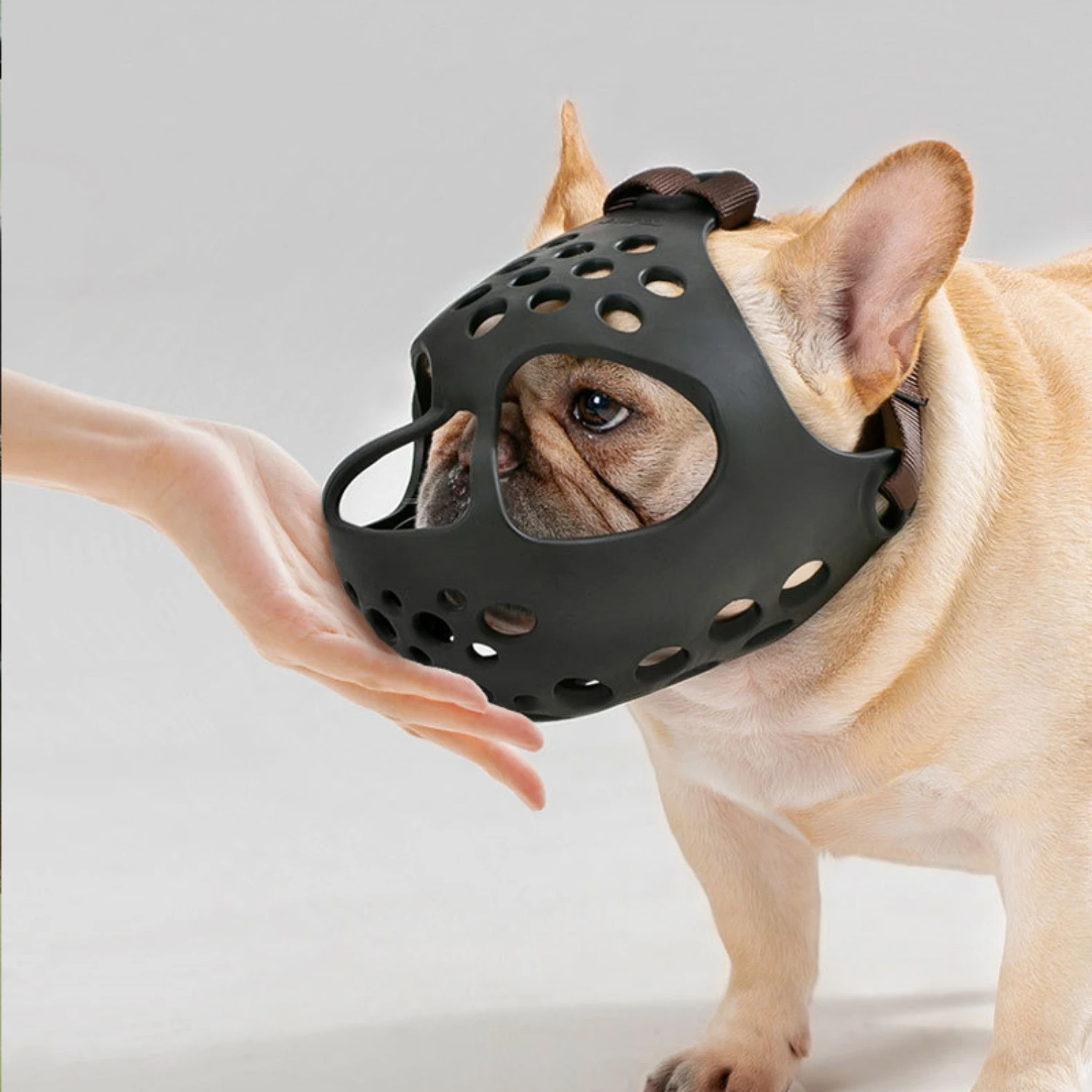 

Rubber Comfortable Dog Muzzle, Short Snout Pet Mouth Guard, Polyester Fiber Dog Supplies