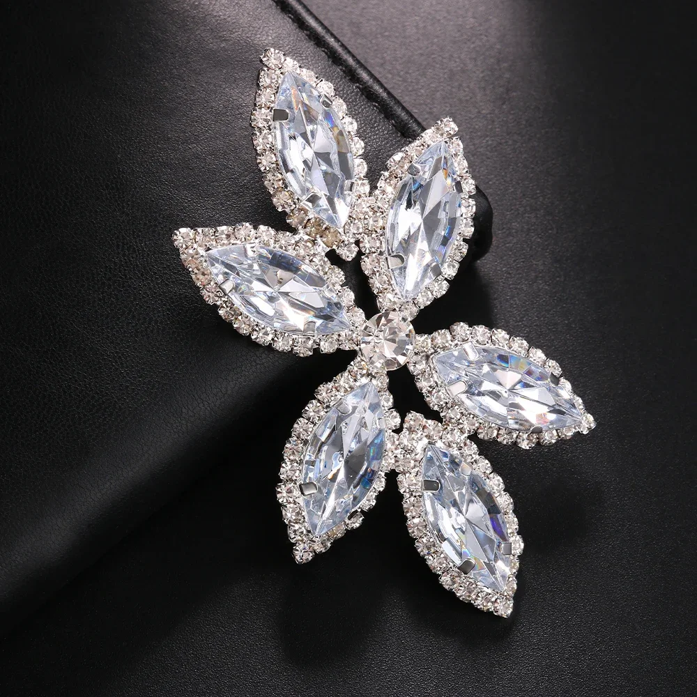 2024 New Trendy Rhinestone Flower Shaped Earrings Dinner Party Accessories Lady Fashion Personalized Jewelry Wedding Gift