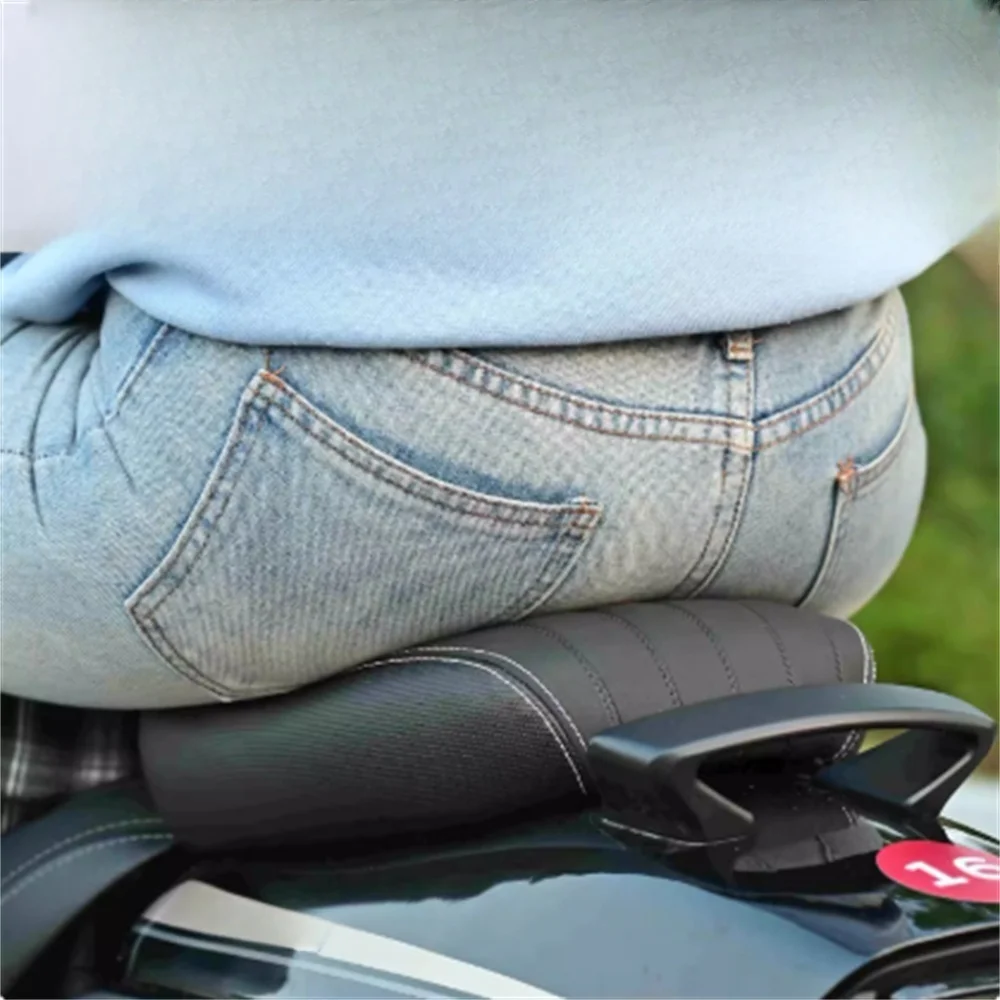 For VOGE CU250after modification the seat cushion is thickened and widened and the soft seat cushion is installed without damage