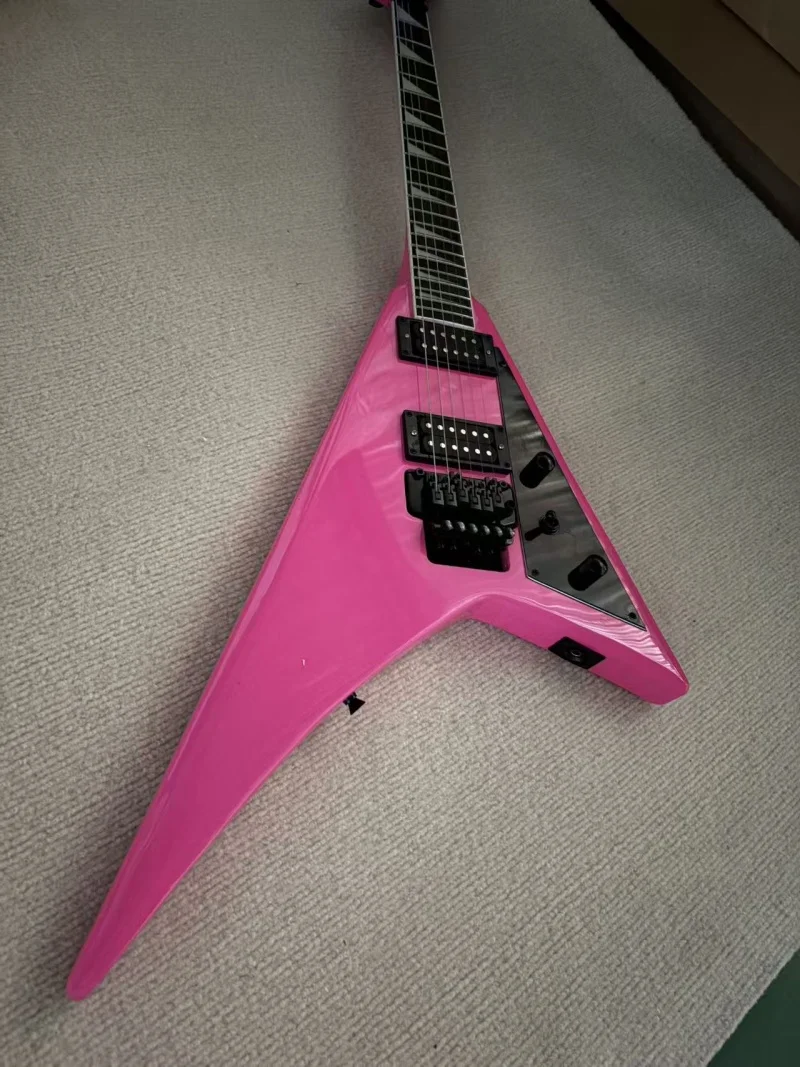 Magenta 6-string V-shaped guitar with rosewood fingerboard and lightning inlays, black hardware, tremolo bridge, free delivery