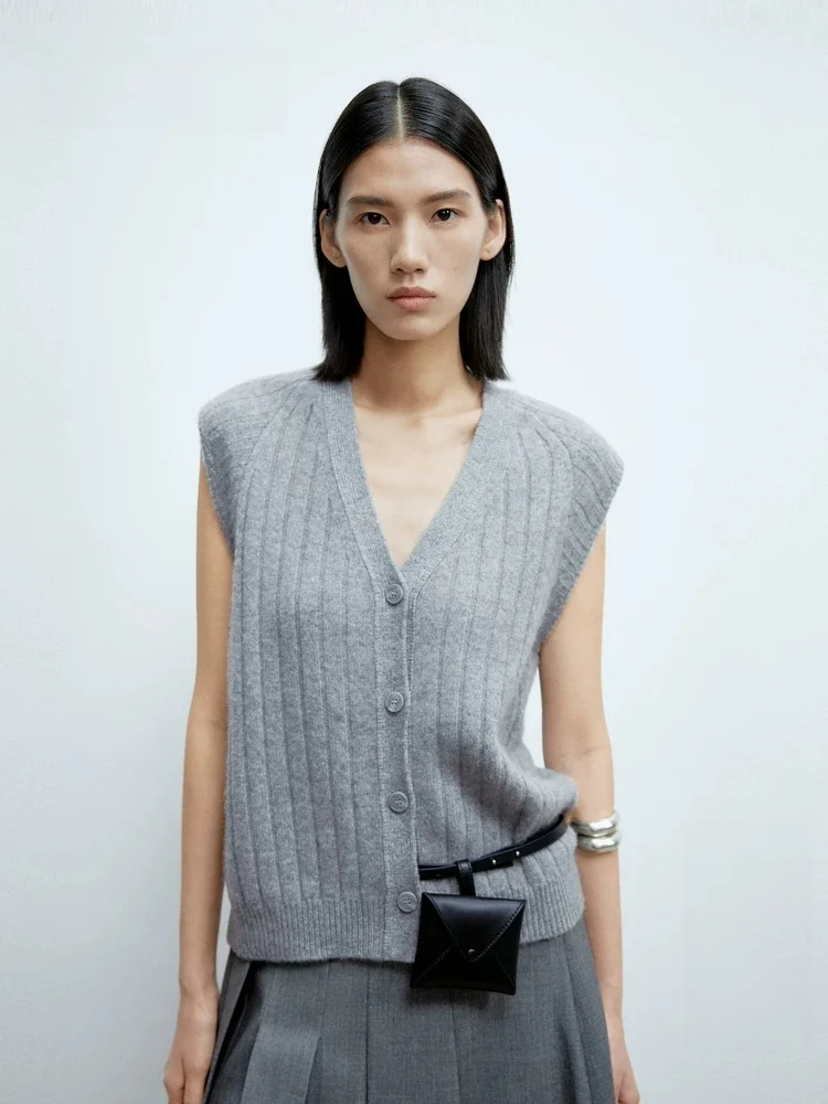 

Women's Knitted Vest 2025 Spring New Back Acetate Suit Style Vest Edition EBE1CAR027 V-neck Regular Thickness Pure Color