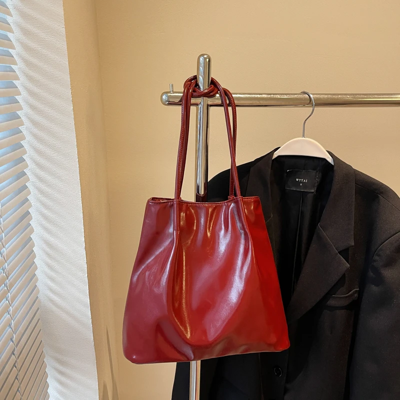 

Women PU Fashion Shoulder Bag Large Capacity Chic Hobo Bag Solid Color Stylish Bucket Bag Soft Commuting Bag