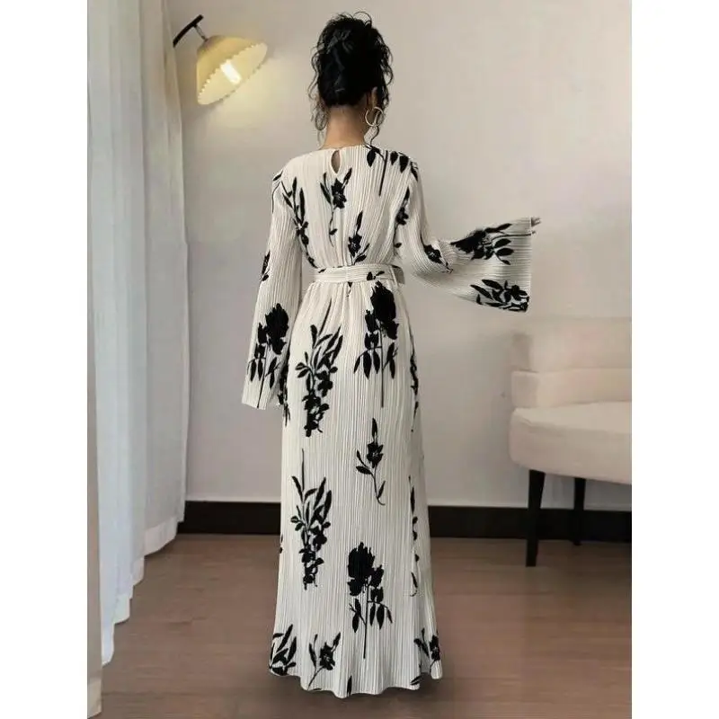 

Мужской повседневный комплект спортивной одежды с цветочным принтом. Удобная футболка и брюки Seven Sve. Осенний сезон. Trend Faion.