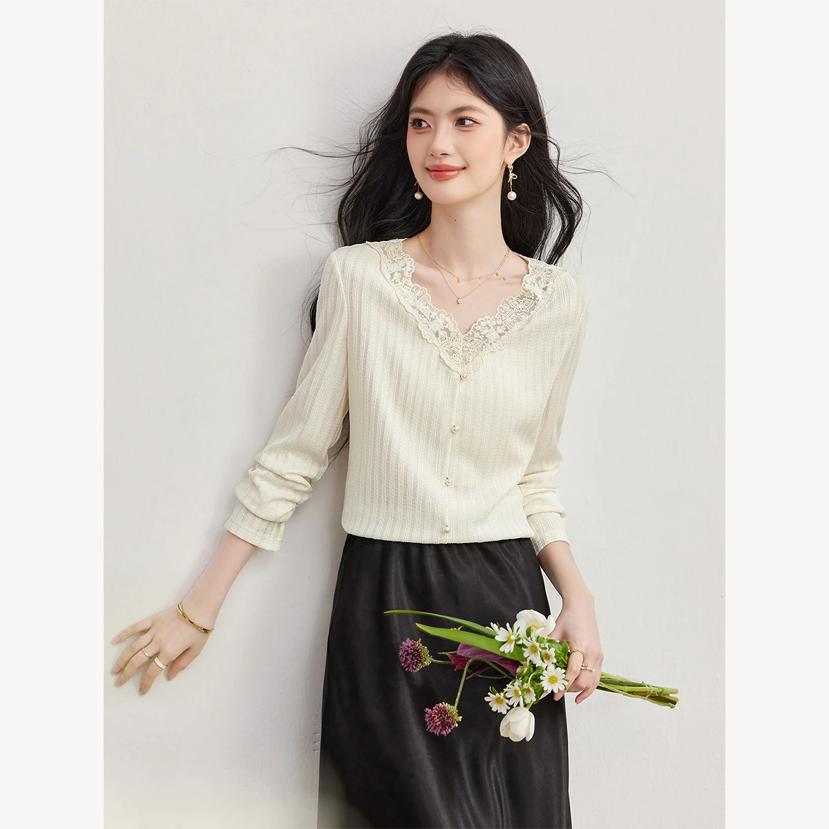 VIMLY Lace Spliced V-neck Long Sleeve T-shirt Women 2026 Autumn New Elegant Pearl Buttons Textured Base Layer Tops Female A6816