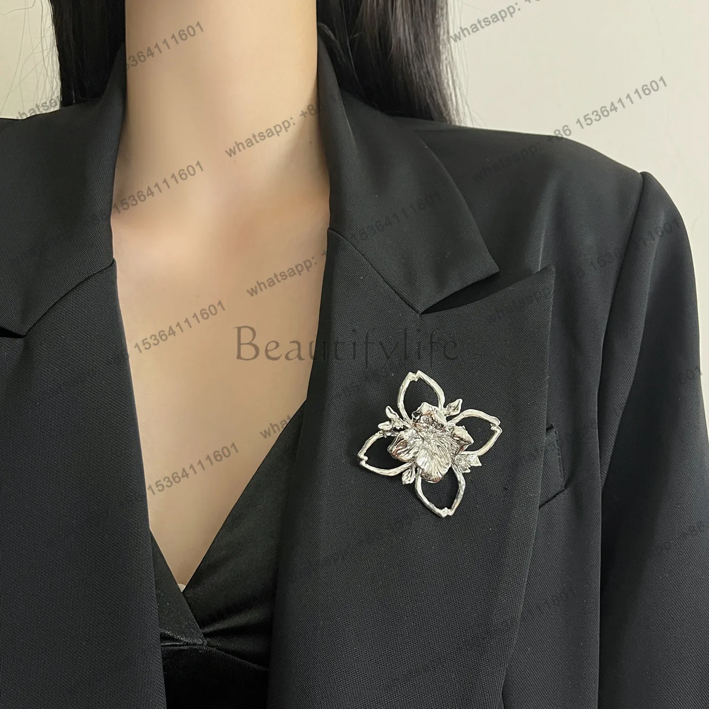 Niche design sense three-dimensional branch shadow petal brooch high-end exquisite corsage fashion