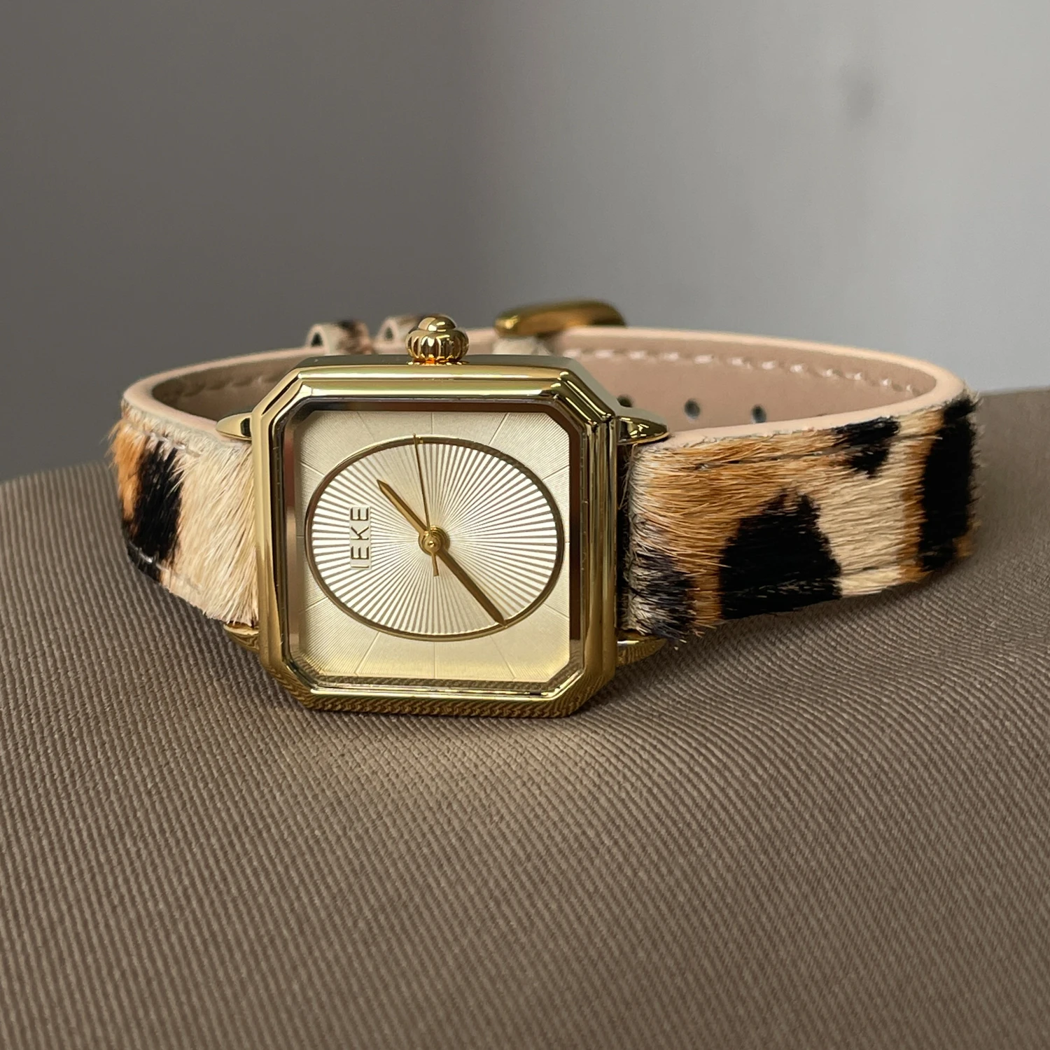 

Exquisite women's wristwatch, 2026 new style, artistic brand women's watch, high-value watch, unique watch, women's gift.