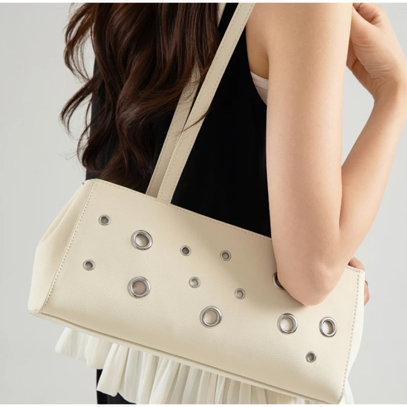 Metallösen-besetzte PU-Schultertasche, rechteckige Nieten-Handtasche für Damen, koreanische minimalistische Mode-Freizeit- und Arbeits-Tasche – Detail 7